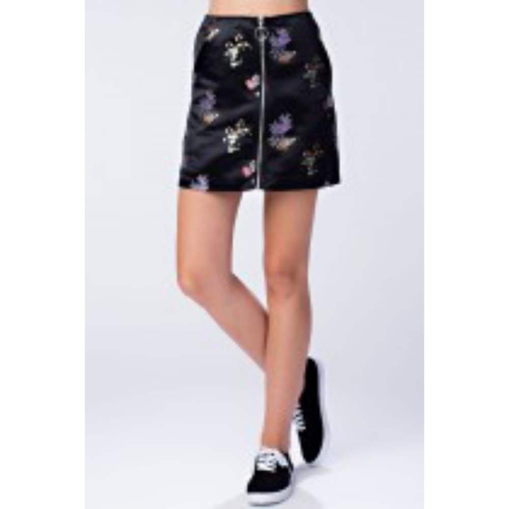 3/$25 MINI SKIRT W/ ZIPPER & FLORAL DETAIL - Picture 3 of 8